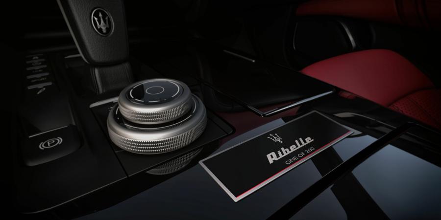 Детали интерьера Maserati Ghibli Ribelle 2018 года  (фото 3 из 4)